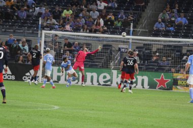 NYCFC ve New England arasında Amerikan Futbolu. 28 Ağustos 2021, Bronx, New York, ABD: NYCFC 'den Valentin Castellanos, Yankee Stadyumu' ndaki Major League Soccer (MLS) maçında NYCFC ve New England arasındaki ilk golünü kutladı.