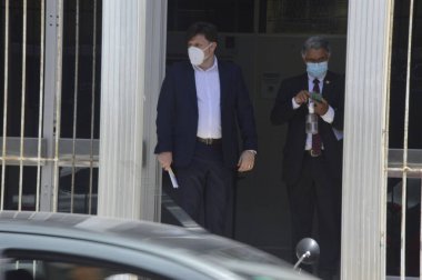 Rio Grande do Norte 'deki Covid Yoğun Bakım sözleşmelerindeki usulsüzlükleri araştırıyor. 25 Ağustos 2021, Natal, Rio Grande do Norte, Brezilya: Federal Polis Teşkilatı tarafından başlatılan operasyonda ellerinde belgeler bulunan polis memurları