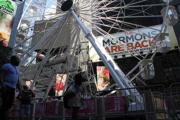 Una Noria Gigante Una Nueva Atracción Times Square Agosto 2021 — Foto de Stock