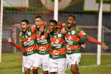 Brezilya Futbol Şampiyonası 4. Lig: Portekiz ve Madureira-RJ. 28 Ağustos 2021, Sao Paulo, Brezilya: Portekizli Lucas Douglas 'ın Portekiz ile Madureira-RJ arasındaki futbol maçında attığı golün kutlanması