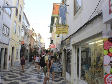 23 Ağustos 2021, Cascais, Portekiz: Avrupa yazında ve koronavirüs salgınının ortasında Cascais şehrinde, Lisabon 'un metropolitan bölgesinde insan dolaşımı