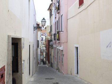 Graca 'nın Lizbon' daki bakış açısı. 24 Ağustos 2021, Lisbnon, Portekiz: Graca 'nın Lizbon, Portekiz' deki Bakış Açısı 'nda 24 Ağustos Salı günü insan hareketi. Coronavirus salgınının ortasında ve çalışmalar için kısmen kapatılmıştır (Covid-19), 