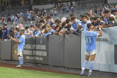 NYCFC ve New England arasında Amerikan Futbolu. 28 Ağustos 2021, Bronx, New York, ABD: New York 'taki Yankee Stadyumu' nda oynanan Major League Soccer (MLS) sırasında NYCFC ile New England arasında oynanan futbol maçı