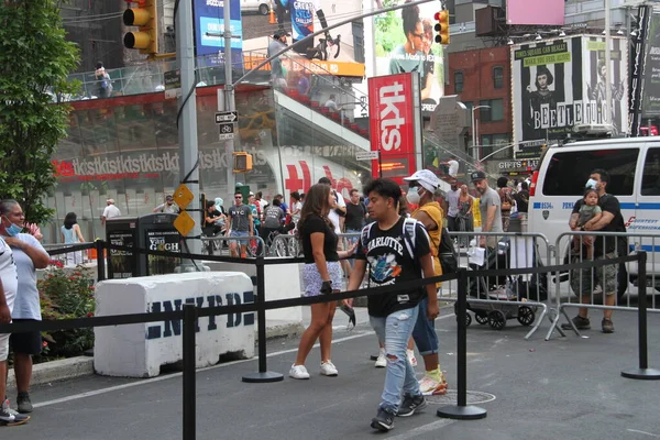 Times Square Giant Ferris Wheel Trekt Publiek Eerste Dag Van — Stockfoto