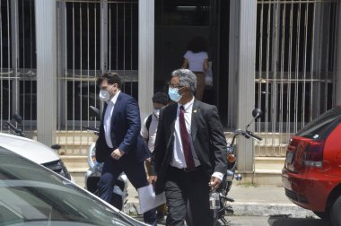 Rio Grande do Norte 'deki Covid Yoğun Bakım sözleşmelerindeki usulsüzlükleri araştırıyor. 25 Ağustos 2021, Natal, Rio Grande do Norte, Brezilya: Federal Polis Teşkilatı tarafından başlatılan operasyonda ellerinde belgeler bulunan polis memurları