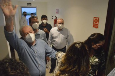  Eski Başkan Lula, Natal 'da sanatçılar ve sosyal hareketlerin üyeleriyle tanıştı. 24 Ağustos 2021, Natal, Rio Grande do Norte, Brezilya: Eski başkan Luiz Inacio Lula da Silva, sanatçılar ve sosyal hareketler üyeleriyle yaptığı toplantıda