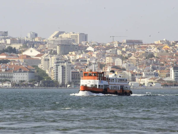 Förflyttning Flodstationer Mellan Lissabon Och Cacilhas Augusti 2021 Lisboa Portugal — Stockfoto