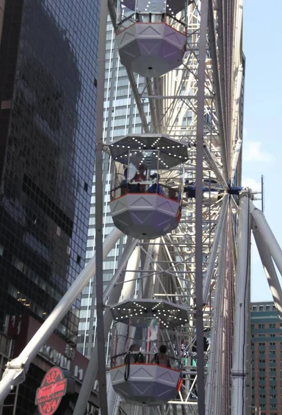 Times Square Giant Ferris Wheel Működés Első Napján Vonzza Tömeget — Stock Fotó