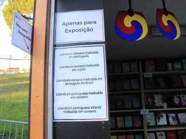 Portekiz 'deki 7. Parque Eduardo' da Pazartesi günü düzenlenen Lizbon Kitap Fuarı sırasında Portekizli yazarların kitapları Korece 'ye çevrildi.). 