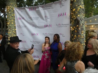 (2021 Ellen Hermanson Kanser Vakfı Galası 'na önde gelen ünlüler katılıyor. 29 Ağustos 2021, Bridgehampton, New York, ABD. Ünlü sosyalist Jean Shafiroff, New York 'lu General Leticia James ve uluslararası alanda tanınan Oscar.