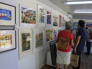 Lizbon Kitap Fuarı. 3 Eylül 2021, Lizbon, Portekiz: Portekiz Serigrafi Merkezi 'nde insanların 3 Eylül Cuma günü Portekiz' deki Eduardo VII Park 'ta düzenlenen 91.). 