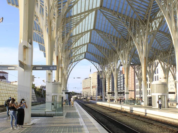 리스본 오리엔 2021 포르투갈 리스본 리스본의 철도인 오리엔 역에서 연결하는 — 스톡 사진