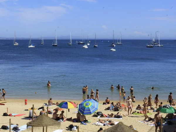 Rainha Beach Cascais Ban Augusztus 2021 Cascais Portugália Fürdők Élvezik — Stock Fotó