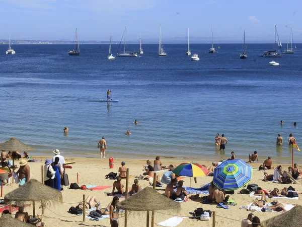 Les Baigneurs Profitent Une Journée Ensoleillée Plage Rainha Cascais Août — Photo