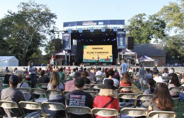 (New York 'taki Yaz Sahnesi sırasında Brezilya Film Festivali. 4 Eylül 2021, New York, ABD: The Brazilian film festivali, Central Park 'ta Dom Salvador ve Abolition' ın Dom Salvador Samba 'nın sunumunu yaptığı yaz döneminde