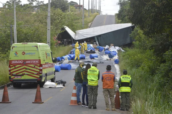 Int Truck Chemical Products Overturns Road Banned Metropolitan Region Natal — Stock Photo, Image