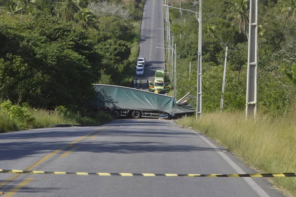 Int Truck Chemical Products Overturns Road Banned Metropolitan Region Natal — Stock Photo, Image