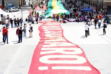 (Sao Paulo 'da Bolsonaro' ya karşı protesto. 7 Eylül 2021, Sao Paulo, Brezilya: Solcu protestocular 7 Eylül Salı günü Brezilya 'nın Bağımsızlık Günü olan Sao Paulo' daki Anhagabau vadisinde Cumhurbaşkanı Jair Bolsonaro hükümetini protesto ettiler. Fotoğraf: L