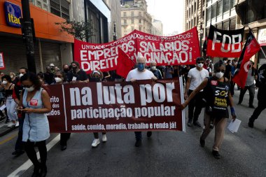 (27 Mart Sao Paulo 'da Hariç Kalanların Ağlaması. 7 Eylül 2021, Sao Paulo, Brezilya: 7 Eylül Salı günü Sao Paulo 'da 27. Hariciler Ağlaması sırasında Cumhurbaşkanı Jair Bolsonaro' nun hükümetini protesto edenler. Şey... 