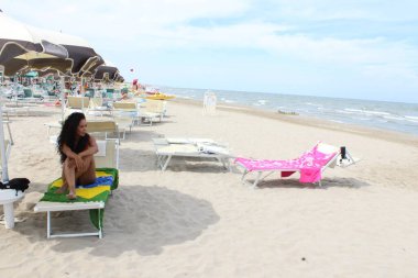 (İtalya 'da yaz. 7 Eylül 2021, Riccione, İtalya: Turistler, Avrupa yazının sonunda İtalya 'nın kuzeyindeki Riccione plajında güneşli bir günün tadını çıkarıyorlar. Fotoğraf: Josi Donelli / TheNews2 (Fotoğraf: Josi Donelli / TheNews2 / Depozito Fotoğrafları) 