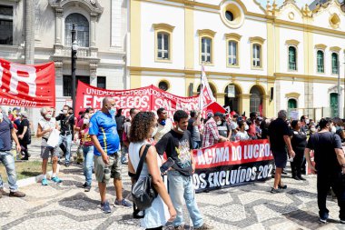 (27 Mart Sao Paulo 'da Hariç Kalanların Ağlaması. 7 Eylül 2021, Sao Paulo, Brezilya: 7 Eylül Salı günü Sao Paulo 'da 27. Hariciler Ağlaması sırasında Cumhurbaşkanı Jair Bolsonaro' nun hükümetini protesto edenler. Şey... 