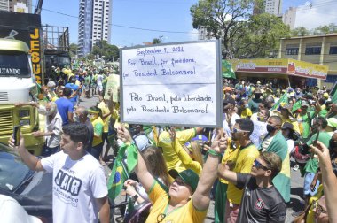 (Natal 'da Bolsonaro yanlısı hükümet protestocuları protesto ediyor. 7 Eylül 2021, Natal, Rio Grande do Norte, Brezilya: Brezilya Cumhurbaşkanı Jair Bolsonaro 'nun lehine protestocular, Natal, Rio Grande do Norte sokaklarında protesto eylemi 