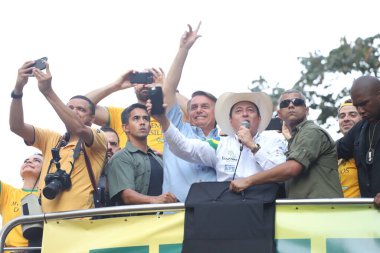 (Sao Paulo 'daki Paulista' da destekçilerinin katıldığı bir etkinliğe Bolsonaro da katıldı. 7 Eylül 2021, Sao Paulo, Brezilya: Brezilya Cumhurbaşkanı Jair Bolsonaro, 7 Eylül Salı günü Paulista Bulvarı 'nda destekçileriyle birlikte düzenlenen bir gösteri sırasında),