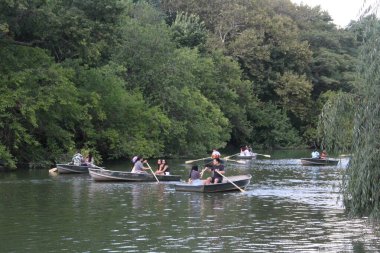 (Central Park 'ta İşçi Bayramı kutlandı. 6 Eylül 2021, New York, ABD: Amerikalılar bugün tüm ülkede İşçi Bayramı 'nı kutluyorlar, buna New York da dahil, insanlar Central Park' a akın ediyor, sıcak havadan faydalanıyor, spor yapıyorlar.