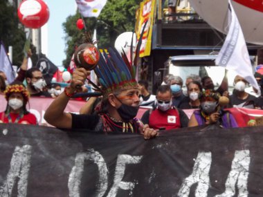 (Candelaria, Rio de Janeiro 'da Bolsonaro' ya karşı gösteri. 7 Eylül 2021, Rio de Janeiro, Brezilya: Rio de Janeiro 'da Jair Bolsonaro hükümetine karşı protestocular 7 Eylül 2021 Salı günü Uruguaiana Caddesi' nde protesto gösterisi düzenlediler. Şey...