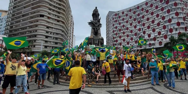 Int サントスのヘア ボルソナーロ大統領に有利な行動 2021年9月7日ブラジル サンパウロ州サントス ブラジル大統領への支持を求める抗議者ジェール ボルソナーロは 火曜日にサントスの独立広場で政府の賛成で行動した — ストック写真