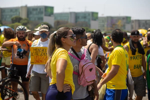 Int 9月7日に反民主的な議題を持つプロボルソナロのデモ 2021年9月7日 ブラジル連邦管区ブラジリア ジャイル ボルソナーロ大統領の支持者が7日 ブラジリアのエスプラネード ミニストリーを満たす ボルソナロ — ストック写真