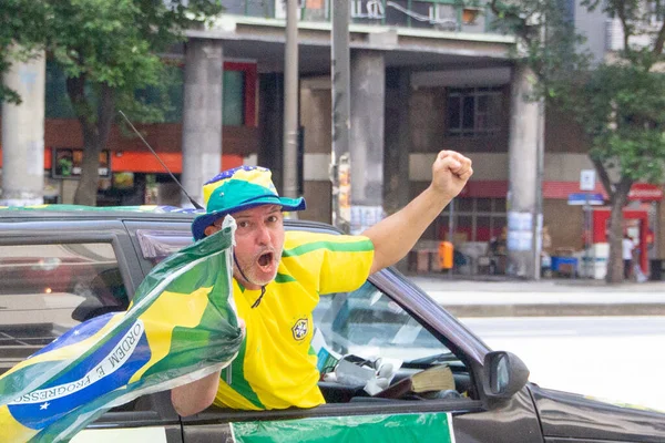 在里约热内卢市中心 Truckers抗议支持Bolsonaro 2021年9月7日 里约热内卢 一群卡车司机参加了支持总统亚尔 博尔索纳罗的政府的示威活动 他们穿过了多州的街道 — 图库照片