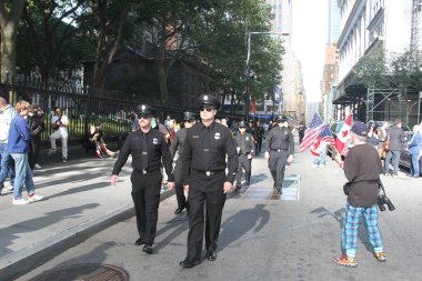 Sıfır Noktası 'ndaki 11 Eylül Anıtı' nın 20. yıldönümü. 11 Eylül 2021, New York, ABD: New York 'taki ikiz kulelere düzenlenen 11 Eylül saldırısının 20. yıldönümü, aralarında ölenlerin ailelerinin de bulunduğu birçok kişinin katılımıyla kutlanıyor. 