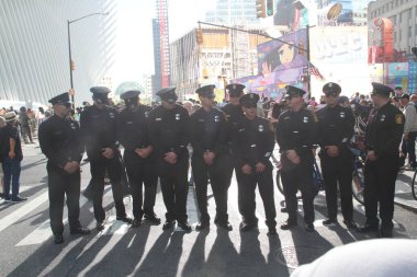 Sıfır Noktası 'ndaki 11 Eylül Anıtı' nın 20. yıldönümü. 11 Eylül 2021, New York, ABD: New York 'taki ikiz kulelere düzenlenen 11 Eylül saldırısının 20. yıldönümü, aralarında ölenlerin ailelerinin de bulunduğu birçok kişinin katılımıyla kutlanıyor. 