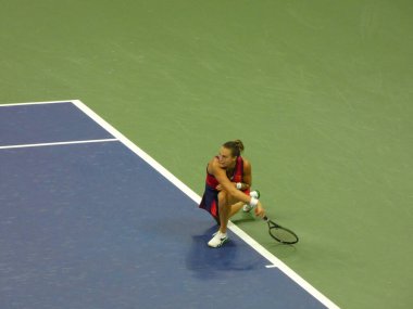 Fernandez, 2021 USTA ABD Açık Tenis Şampiyonası 'nda Bayanlar Grand Slam Finalleri' ne yükselmek için Sabalenka 'yı geçmiştir. 9 Eylül 2021, Flushing, Queens, New York, ABD: Rahatsız, gergin ve hatayla dolu bir maçta