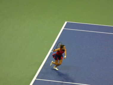 Fernandez, 2021 USTA ABD Açık Tenis Şampiyonası 'nda Bayanlar Grand Slam Finalleri' ne yükselmek için Sabalenka 'yı geçmiştir. 9 Eylül 2021, Flushing, Queens, New York, ABD: Rahatsız, gergin ve hatayla dolu bir maçta