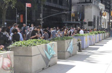 Sıfır Noktası 'ndaki 11 Eylül Anıtı' nın 20. yıldönümü. 11 Eylül 2021, New York, ABD: New York 'taki ikiz kulelere düzenlenen 11 Eylül saldırısının 20. yıldönümü, aralarında ölenlerin ailelerinin de bulunduğu birçok kişinin katılımıyla kutlanıyor. 