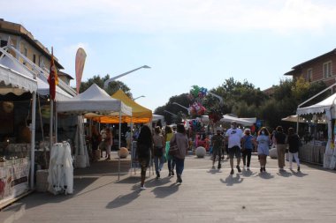 Pesaro 'daki geleneksel Sao Nicola Fuarı' nda hareketlilik. 11 Eylül 2021, Paraso, İtalya: Halk 11 Eylül 2021 tarihinde İtalya 'nın kuzeyindeki Pesaro kentinde geleneksel Sao Nicola Fuarı' nı onurlandırdı..