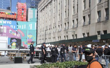 Sıfır Noktası 'ndaki 11 Eylül Anıtı' nın 20. yıldönümü. 11 Eylül 2021, New York, ABD: New York 'taki ikiz kulelere düzenlenen 11 Eylül saldırısının 20. yıldönümü, aralarında ölenlerin ailelerinin de bulunduğu birçok kişinin katılımıyla kutlanıyor. 