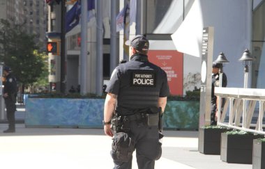 Sıfır Noktası 'ndaki 11 Eylül Anıtı' nın 20. yıldönümü. 11 Eylül 2021, New York, ABD: New York 'taki ikiz kulelere düzenlenen 11 Eylül saldırısının 20. yıldönümü, aralarında ölenlerin ailelerinin de bulunduğu birçok kişinin katılımıyla kutlanıyor. 