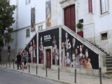 Lizbon 'da turizm. 8 Eylül 2021, Lizbon, Portekiz: Portekiz 'in başkenti Lizbon' da 8 Eylül Çarşamba günü insan dolaşımı),  