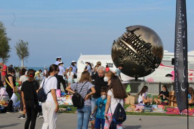 Pesaro 'daki geleneksel Sao Nicola Fuarı' nda hareketlilik. 11 Eylül 2021, Paraso, İtalya: Halk 11 Eylül 2021 tarihinde İtalya 'nın kuzeyindeki Pesaro kentinde geleneksel Sao Nicola Fuarı' nı onurlandırdı..