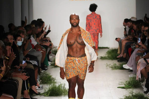 Nyfw Côté Athlétique Nous Collection Tasou 2022 Septembre 2021 New — Photo