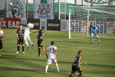 (Kafa karışıklığıyla sonuçlanan maçta Manaus, Colina 'da Botafogo-PB' ye karşı golsüz kaldı. 12 Eylül 2021, Manaus, Amazonas, Brezilya: Manaus ve Botafogo-PB, 12 Eylül Pazar günü Ismael Benigno Stadyumu 'nda (Colina) 1 maç için geçerli olan maçta 0-0 berabere kaldılar.