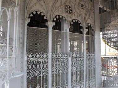 Lizbon 'daki Santa Justa asansörü. 12 Eylül 2021, Lizbon, Portekiz: Portekiz 'in başkenti Lizbon' daki Santa Justa asansöründe 12 Eylül Pazar günü turist hareketi). 