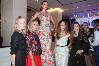 NYFW SS 22: BACKSTAGE. 12 Eylül 2021, New York, ABD: COVID-19 kısıtlamaları nedeniyle bir yıldan uzun bir süre çevrimiçi yayın yaptıktan sonra, New York Moda Haftası kişisel geçit törenlerine geri dönüyor ve Under World 'ün Geri Dönüşünü sunuyor