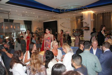 NYFW SS 22: BACKSTAGE. 12 Eylül 2021, New York, ABD: COVID-19 kısıtlamaları nedeniyle bir yıldan uzun bir süre çevrimiçi yayın yaptıktan sonra, New York Moda Haftası kişisel geçit törenlerine geri dönüyor ve Under World 'ün Geri Dönüşünü sunuyor