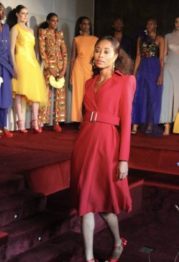 (New York FW: CHUCKS Collin SS 2022 Koleksiyonu. 12 Eylül 2021, New York, ABD: COVID-19 kısıtlamalarından dolayı bir yıldan fazla çevrimiçi yayın yaptıktan sonra, New York Moda Haftası geçit törenlerine geri dönüyor ve CHUCKS COLLINS SS 2022 Coll 'u sunuyor