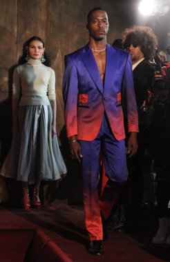 (New York FW: CHUCKS Collin SS 2022 Koleksiyonu. 12 Eylül 2021, New York, ABD: COVID-19 kısıtlamalarından dolayı bir yıldan fazla çevrimiçi yayın yaptıktan sonra, New York Moda Haftası geçit törenlerine geri dönüyor ve CHUCKS COLLINS SS 2022 Coll 'u sunuyor