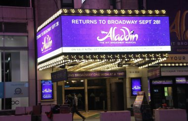  Broadway New York 'a geri döndü. 14 Eylül 2021, New York, ABD: Neredeyse bir buçuk yıl sonra, Broadway tüm New York City 'deki tiyatroların yeniden açılışıyla tam güçle geri geliyor.